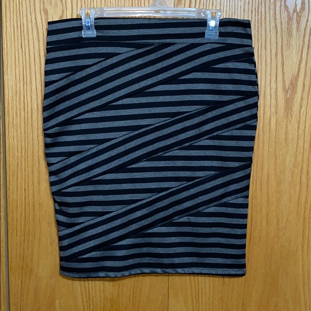 Black & Gray Striped Pencil Skirt